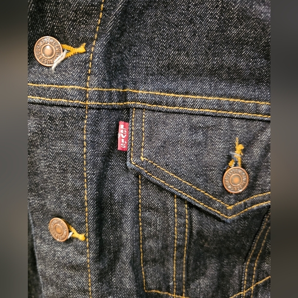 Vintage Levis Men's Denim Jacket - Picture 3 of 10